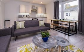Beautiful Central Apartment